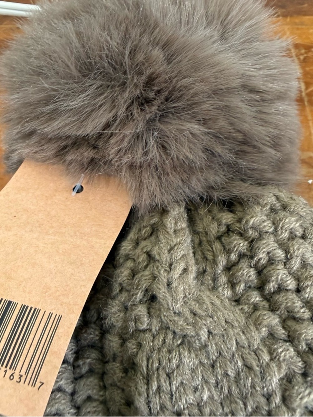 The North Face Cable Knit Beanie Faux Fur Pom Fleece Lined Winter Hat NWT - Picture 4 of 6